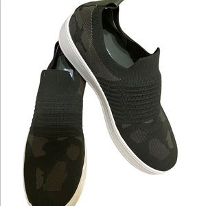 Steve Madden camo sneakers size 7.5
